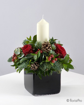 Red, candle, flower, Christmas, festive, table, arrangement, florist, Gravesend, delivery 