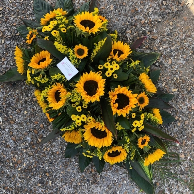 Sunflower, rustic, sunny, coffin, spray, display, Funeral, sympathy, wreath, tribute, flowers, florist, gravesend, Northfleet, Kent, London