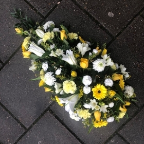 Yellow, White, lily, spray, Funeral, sympathy, wreath, tribute, flowers, florist, gravesend, Northfleet, Kent, london