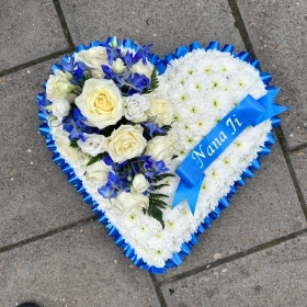 White, blue, dyed, roses, heart, Funeral, sympathy, wreath, tribute, flowers, florist, gravesend, Northfleet, Kent, london