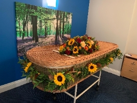Funeral, sympathy, wreath, tribute, flowers, florist, gravesend, Northfleet, Kent, london, sunflower, autumn, coffin, wicker, garland