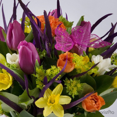 bright, vibrant, spring, handtie, bouquet, www.thegravesendflorist.co.uk