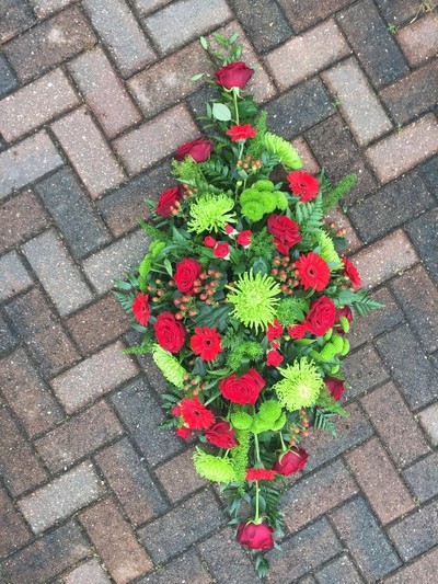 Red, green, fresh, modern, vibrant, coffin, spray, funeral, flowers, tribute, Gravesend, Kent, florist