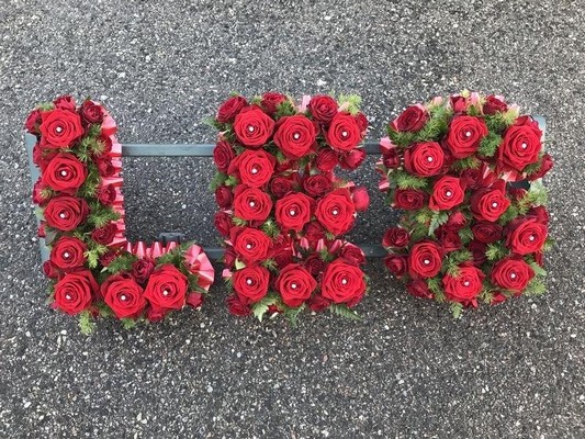 Rose, letters, funeral, tribute, wreath, flowers, Gravesend, florist, delivery 