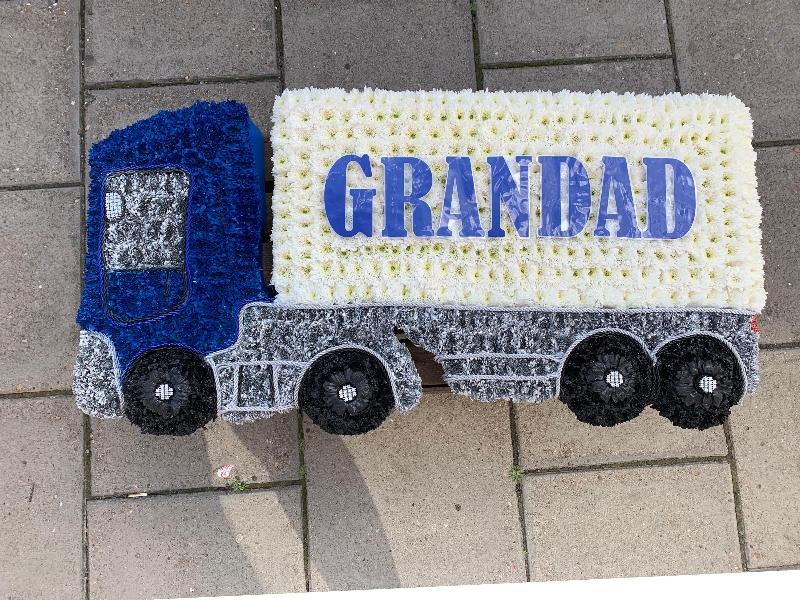 Articulated, lorry, truck, tribute, wreath, flowers, floral, Gravesend, kent, driver, haulage, sympathy
