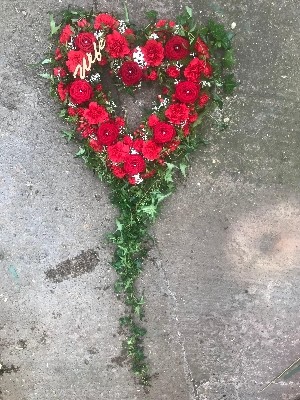 Heart, ivy, coffin, wreath, tribute, funeral, sympathy, flowers, florist, gravesend, Northfleet, Kent, london