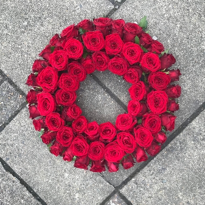 Rose, wreath, red, Funeral, sympathy, wreath, tribute, flowers, florist, gravesend, Northfleet, Kent, london