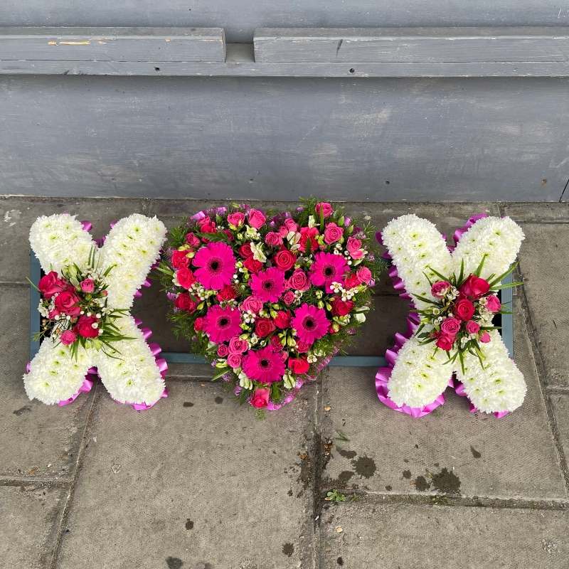 Heart, kiss, hearts, kisses, x, funeral, flowers, floral, tribute, wreath, sympathy, florist, Gravesend, Northfleet, kent