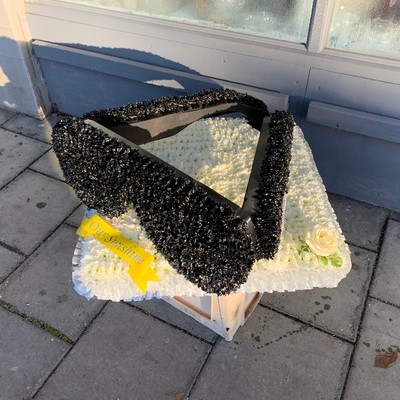 Sunglasses, funeral, flowers, wreath, tribute, florist, gravesend, northfleet, kent