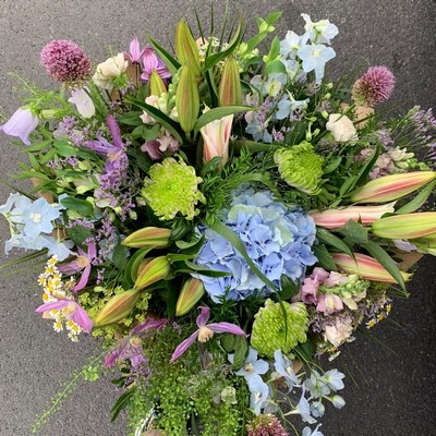 Pretty, pastel, country, garden, cottage, wild, wispy, handtie, bouquet, gift, flowers, florist, gravesend, northfleet, kent