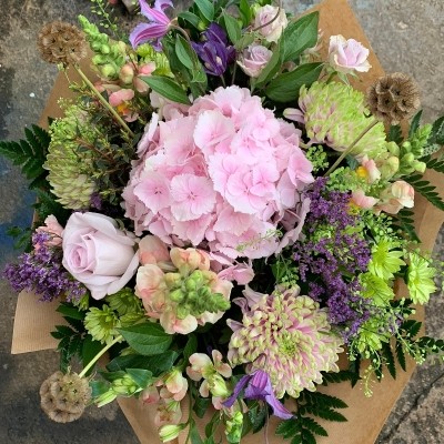 Pretty, pastel, country, garden, cottage, wild, wispy, handtie, bouquet, gift, flowers, florist, gravesend, northfleet, kent