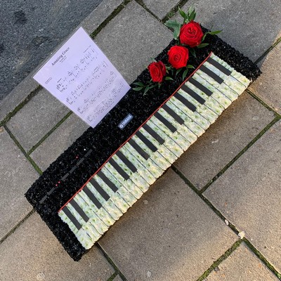 Music, musical, musician, piano, pianist, keyboard, funeral, flowers, tribute, wreath, florist, gravesend, northfleet, kent