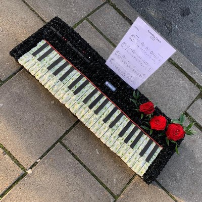 Music, musical, musician, piano, pianist, keyboard, funeral, flowers, tribute, wreath, florist, gravesend, northfleet, kent