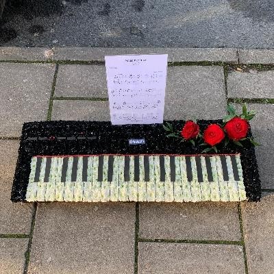 Music, musical, musician, piano, pianist, keyboard, funeral, flowers, tribute, wreath, florist, gravesend, northfleet, kent