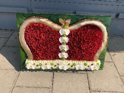 Crown, funeral, flowers, wreath, tribute, royal, regal, queen, gravesend, florist, northfleet, kent, london
