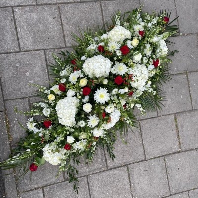 Pretty, pastel, coffin, spray, Funeral, sympathy, wreath, tribute, flowers, florist, gravesend, Northfleet, Kent, london