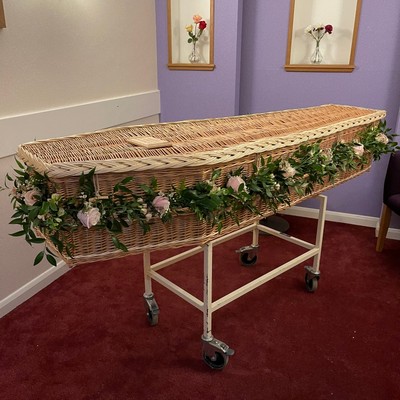 Rose, wicker, coffin, garland, Funeral, sympathy, wreath, tribute, flowers, florist, gravesend, Northfleet, Kent, london