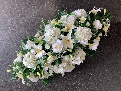 White, cream, coffin, spray, silk, artificial, Funeral, sympathy, wreath, tribute, flowers, florist, gravesend, Northfleet, Kent, london