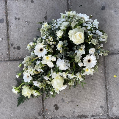 White, spray, Funeral, sympathy, wreath, tribute, flowers, florist, gravesend, Northfleet, Kent, london