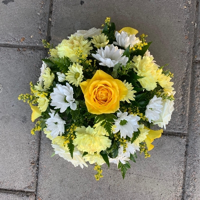 Yellow, white, posy, Funeral, sympathy, wreath, tribute, flowers, florist, gravesend, Northfleet, Kent, london