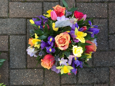 Seasonal, posy, arrangement, Funeral, sympathy, wreath, tribute, flowers, florist, gravesend, Northfleet, Kent, london