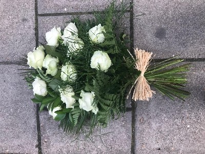 Rose, tied, sheaf, Funeral, sympathy, wreath, tribute, flowers, florist, gravesend, Northfleet, Kent, london