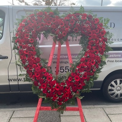 Gypsy, traveller, heart, standing, Funeral, sympathy, wreath, tribute, flowers, florist, gravesend, Northfleet, Kent, london