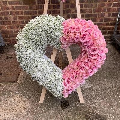 Standing, heart, gyp, gypsy, gypsophila, rose, traveller, Funeral, sympathy, wreath, tribute, flowers, florist, gravesend, Northfleet, Kent, london