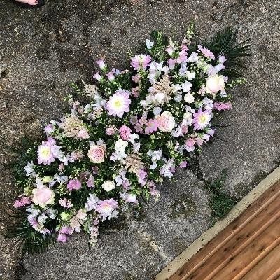 Coffin, spray, pastel, country, garden, delicate, pretty, Funeral, sympathy, wreath, tribute, flowers, florist, gravesend, Northfleet, Kent, london 