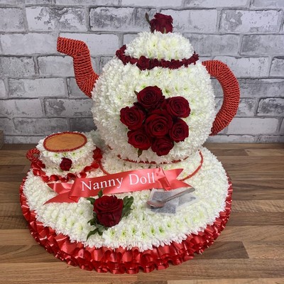 Teapot, pretty, cup, tea, pot, Funeral, sympathy, wreath, tribute, flowers, florist, gravesend, Northfleet, Kent, london