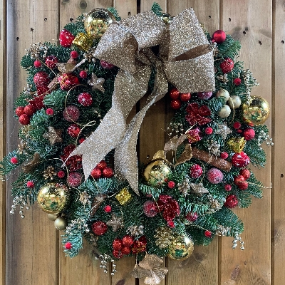 Traditional twinkle wreath