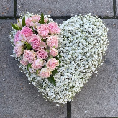 Gypsophila, heart, Funeral, sympathy, wreath, tribute, flowers, florist, gravesend, Northfleet, Kent, london