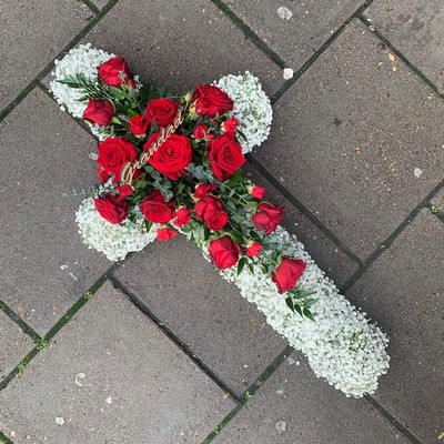 Cross, gypsophila, gyp, pretty, delicate, Funeral, sympathy, wreath, tribute, flowers, florist, gravesend, Northfleet, Kent, london