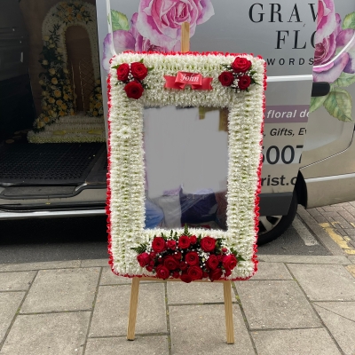 Gypsy, traveller, photo, picture, frame, Funeral, sympathy, wreath, tribute, flowers, florist, gravesend, Northfleet, Kent, london