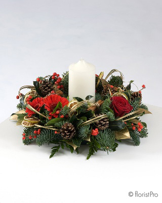 Christmas, festive, table, arrangement, wreath, candle,  red, gold, flowers, florist, Gravesend, delivery 