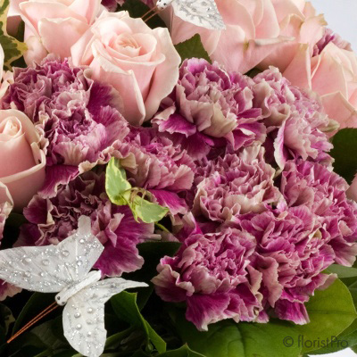 pink, rose, carnation, luxury, designer, handtie, bouquet, www.thegravesendflorist.co.uk