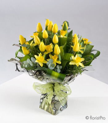 tulip, daffodil, yellow, handtie, bouquet, gift, www.thegravesendflorist.co.uk