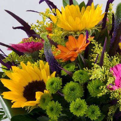 bright, vibrant, sunflower, handtie, bouquet, www.thegravesendflorist.co.uk