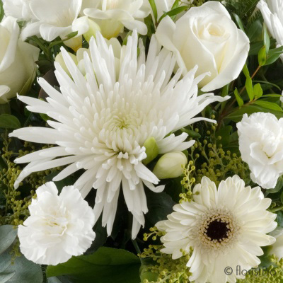 white, green, handtie, vase, bouquet, arrangement, www.thegravesendflorist.co.uk