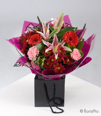 red, pink, rose, lily, gerbera, handtie, bouquet, www.thegravesendflorist.co.uk