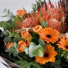 orange, red, gerbera, anthurium, rose, handtie, bouquet, www.thegravesendflorist.co.uk