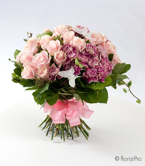 pink, rose, carnation, luxury, designer, handtie, bouquet, www.thegravesendflorist.co.uk