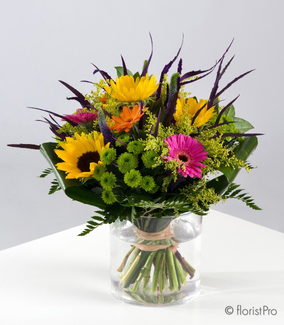 bright, vibrant, sunflower, handtie, bouquet, www.thegravesendflorist.co.uk