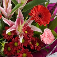 red, pink, rose, lily, gerbera, handtie, bouquet, www.thegravesendflorist.co.uk