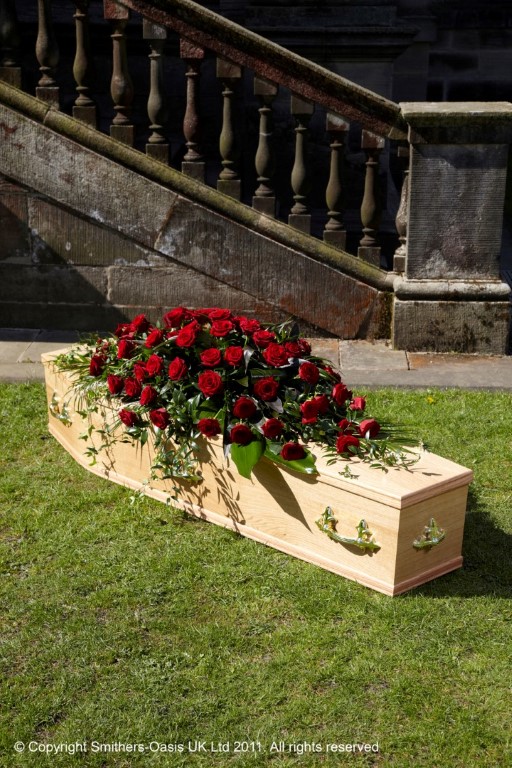 Red, rose, spray, coffin, luxury, funeral, tribute, wreath, flowers, florist, Gravesend, delivery 