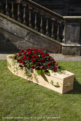 Red, rose, spray, coffin, luxury, funeral, tribute, wreath, flowers, florist, Gravesend, delivery 
