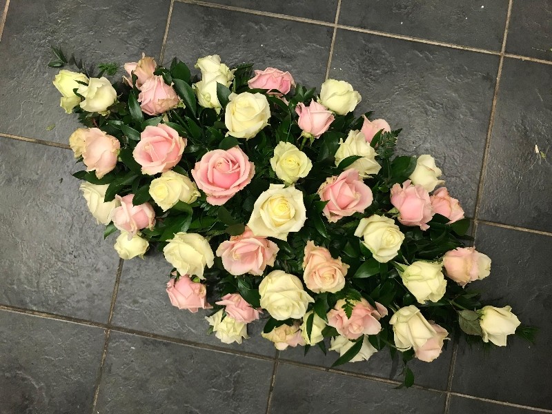 Light pink and white roses discount