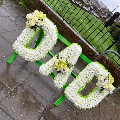 18, dad, letters, word, traveller, gypsy, Funeral, sympathy, wreath, tribute, flowers, florist, gravesend, Northfleet, Kent, London, Essex 