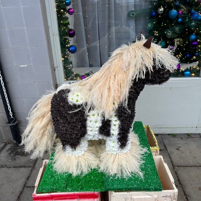 Horse, cob, pony, vanner, gypsy, traveller, Funeral, sympathy, wreath, tribute, flowers, florist, gravesend, Northfleet, Kent, London, Essex 