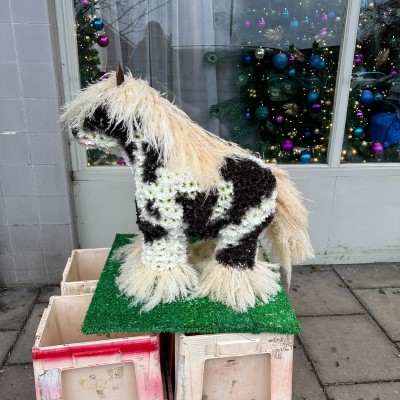 Horse, cob, pony, vanner, gypsy, traveller, Funeral, sympathy, wreath, tribute, flowers, florist, gravesend, Northfleet, Kent, London, Essex 